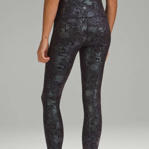 Lululemon Wunder Under High Rise
Tight 25 Shine Flourish Black Iridescent Foil - Picture 1 of 8